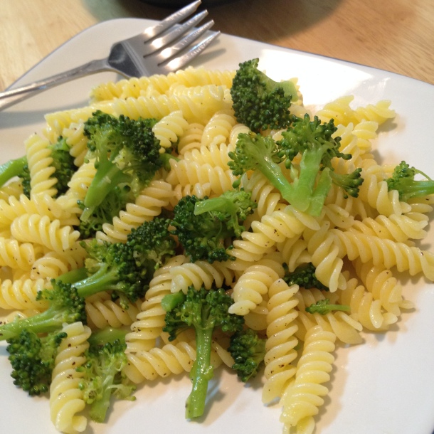 Macaroni-&-Broccoli-Close