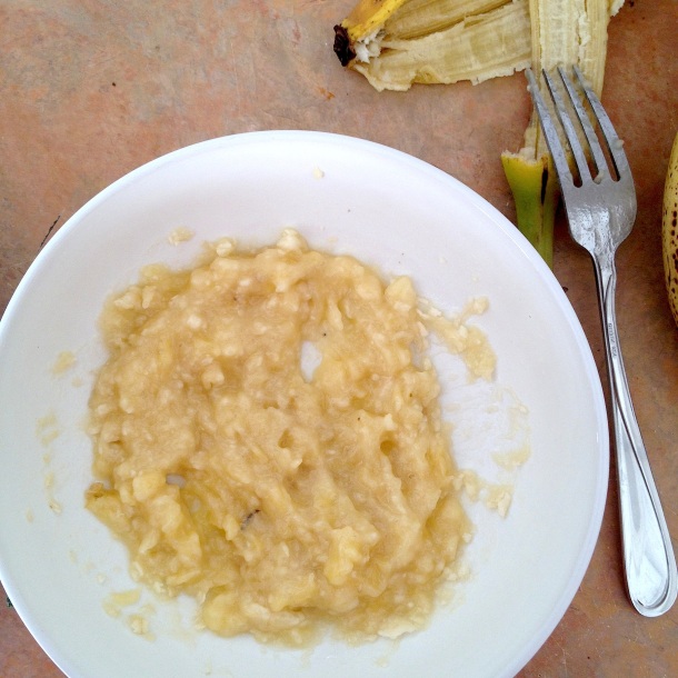 Gluten-Free-Banana-Sweetened-Oatmeal-Mashed-Banana